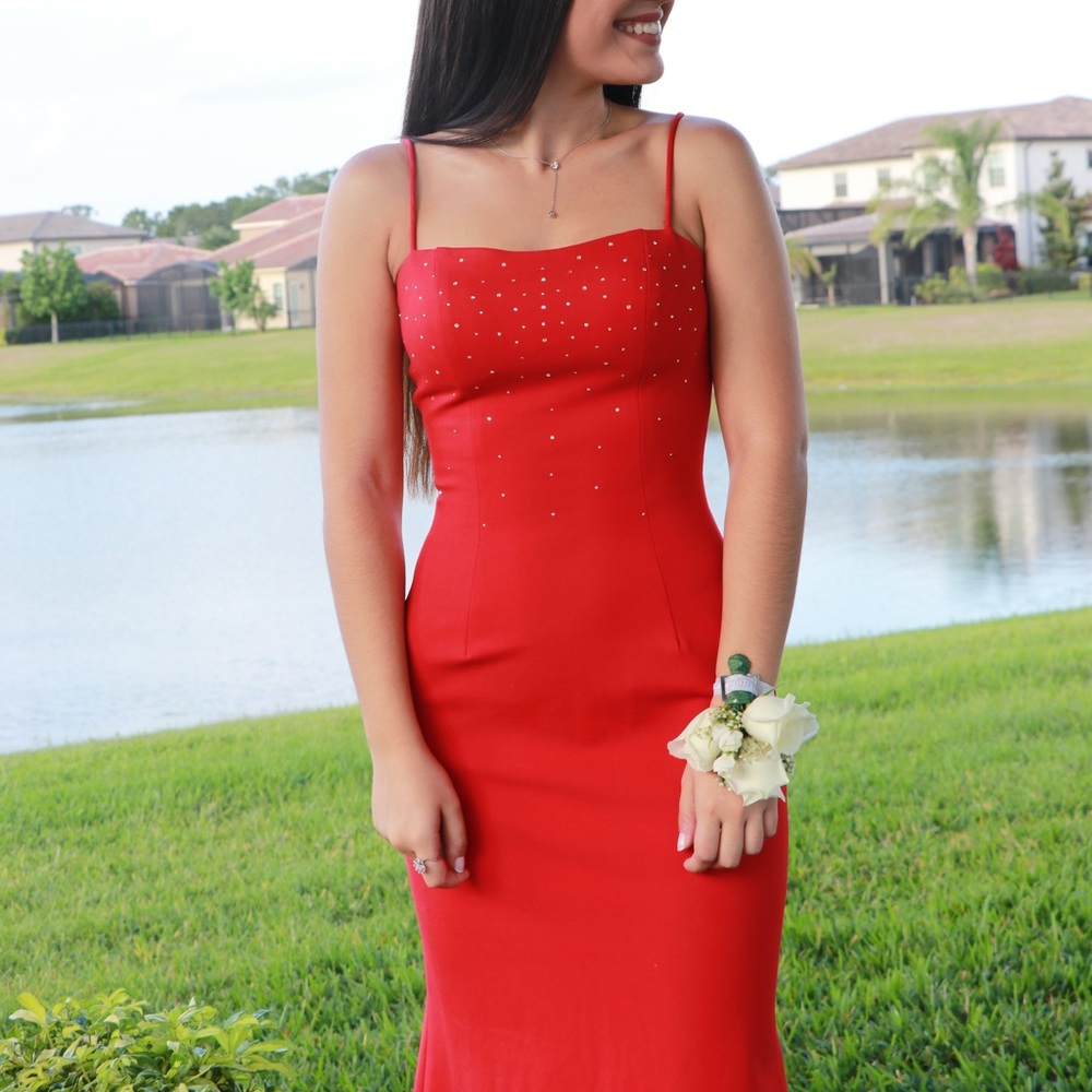 Beautiful red prom dress!